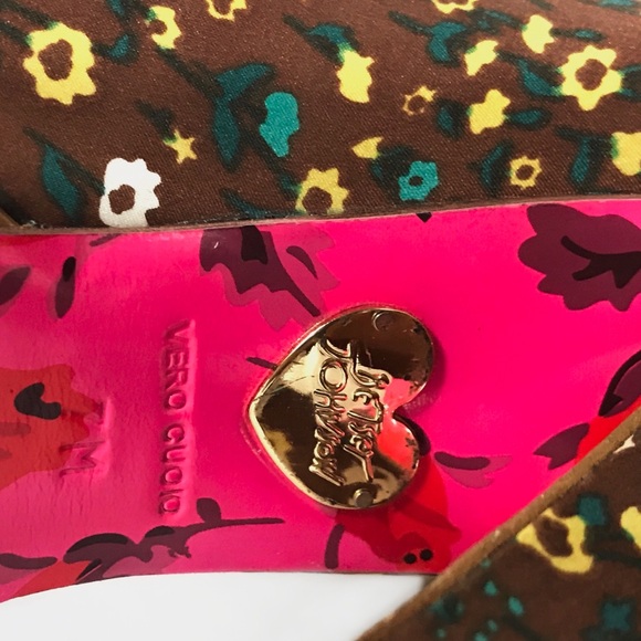 Betsey Johnson Rosy Floral Peep Toe Heels TPIB - Picture 6 of 7